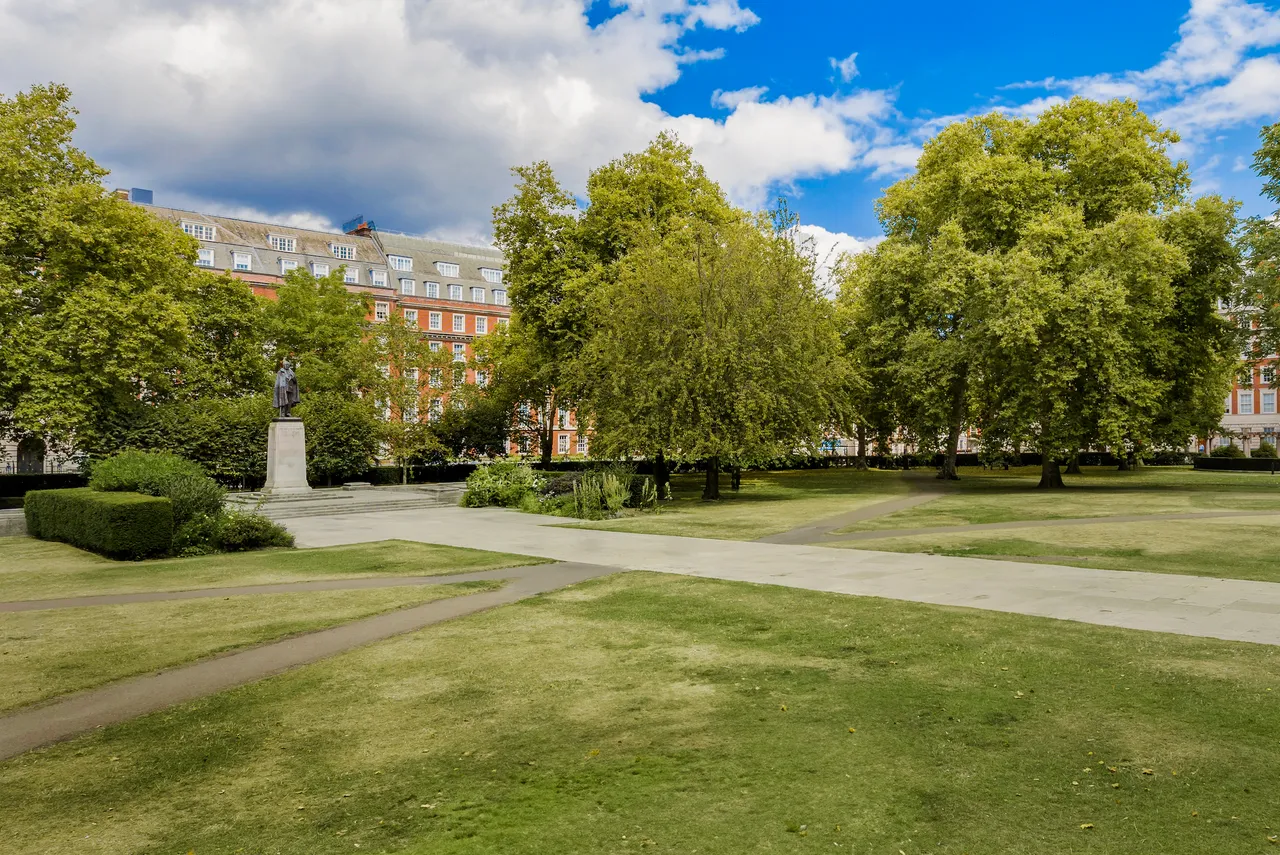 Grosvenor Square, Westminster, London, photo 11