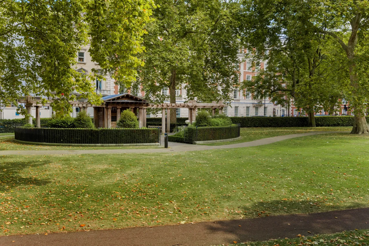 Grosvenor Square, Westminster, London, photo 10