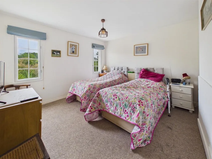 Ledbury Road Crescent, Staunton, photo 14