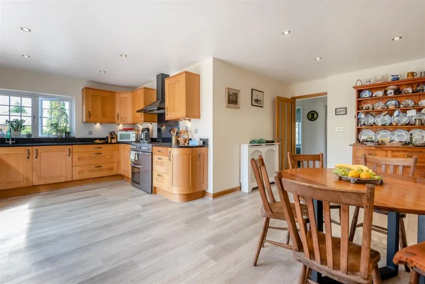 Ledbury Road Crescent, Staunton, photo 7