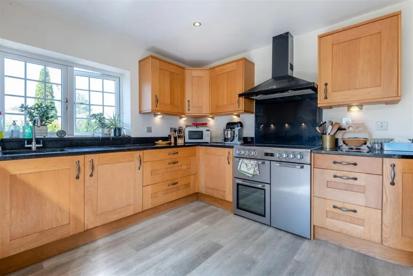 Ledbury Road Crescent, Staunton, photo 11