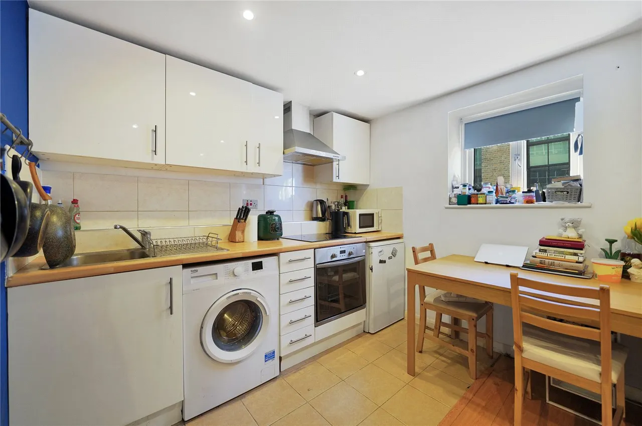 East Mount Street, London, E1, photo 2