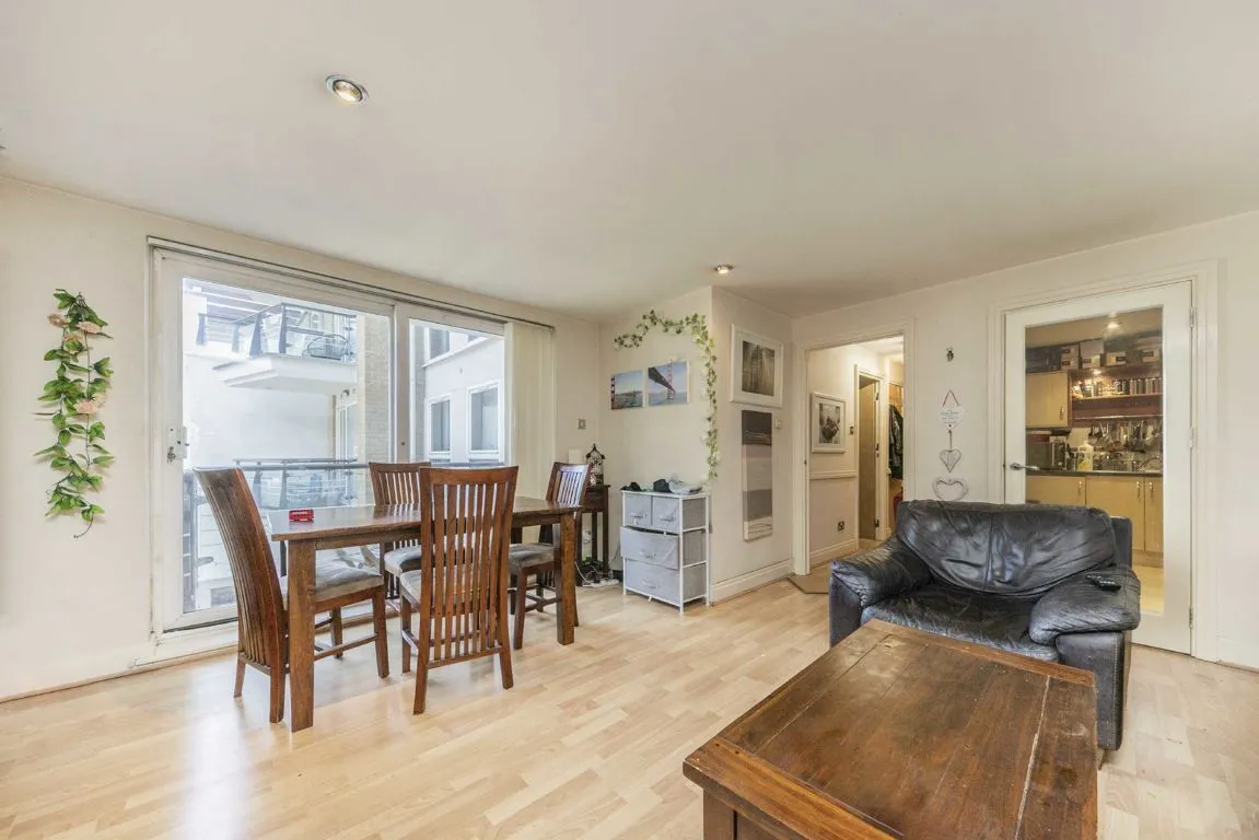 Smugglers Way, SW18, photo 3