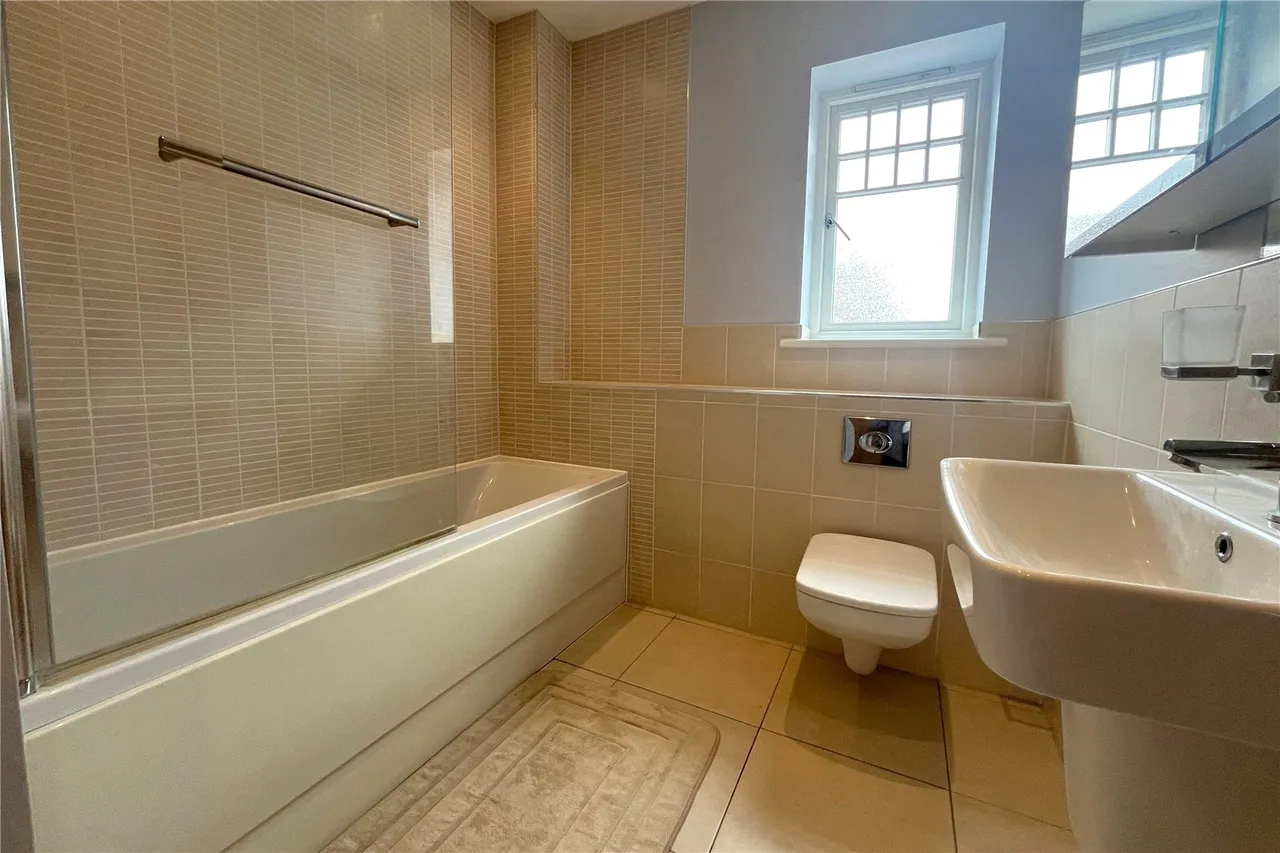 Cherry Place, Farnham, Surrey, GU9 9TH, photo 6