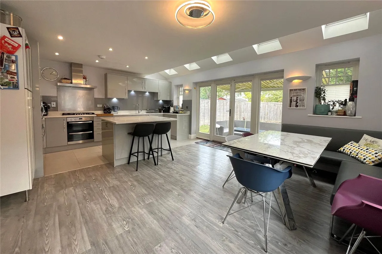 Cherry Place, Farnham, Surrey, GU9 9TH, photo 2