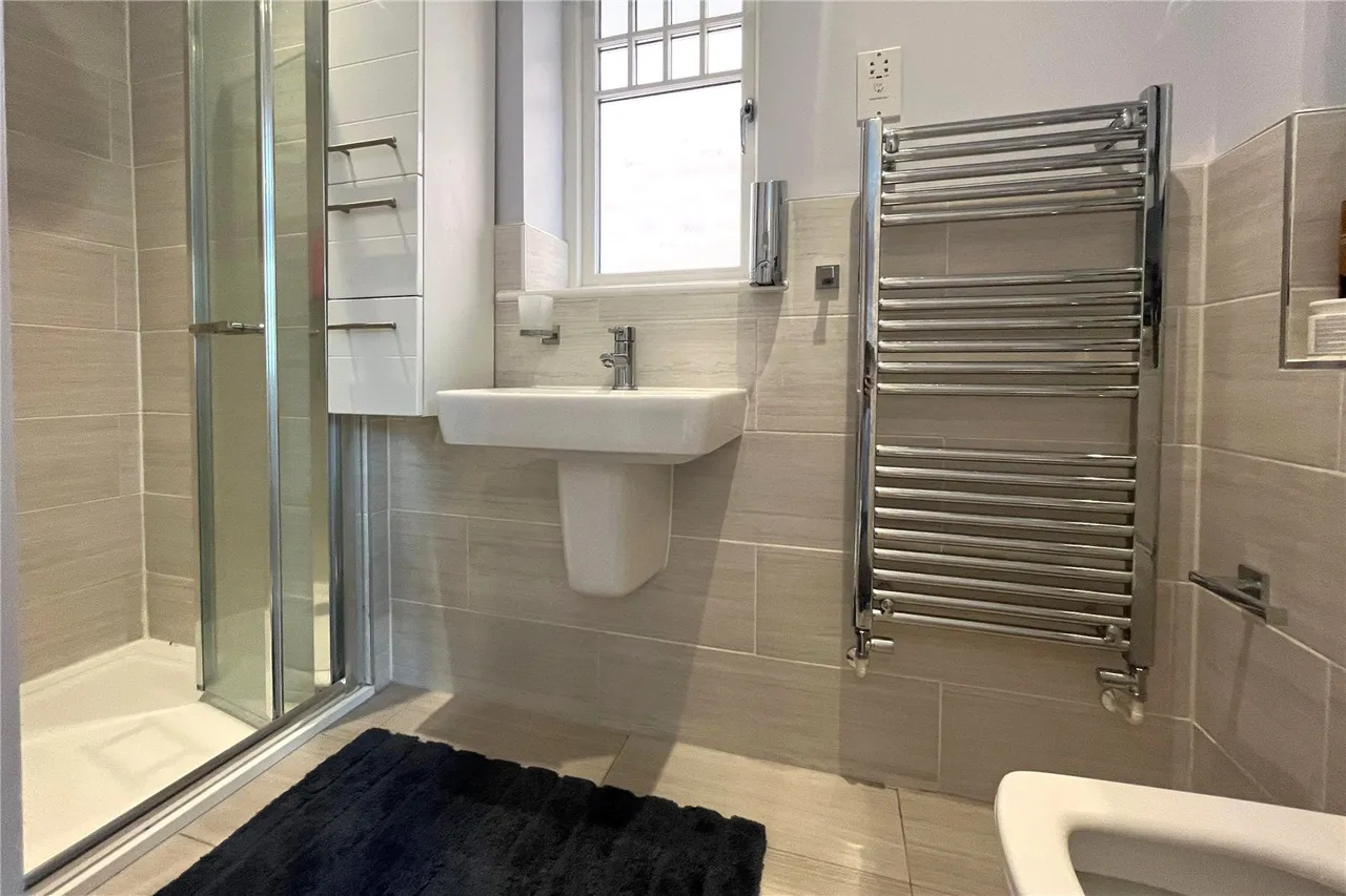 Cherry Place, Farnham, Surrey, GU9 9TH, photo 13
