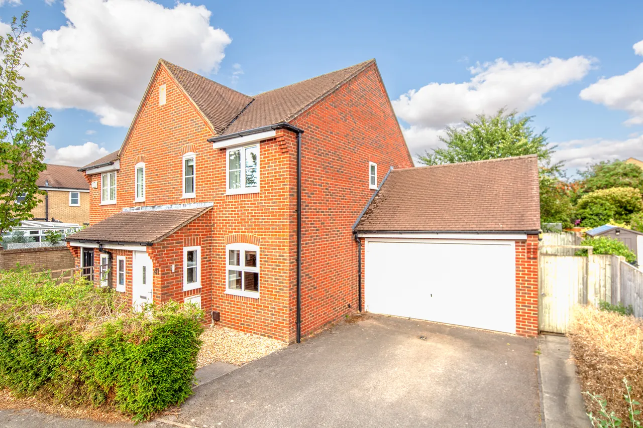 3 bed house for sale, Cranesbill Drive, Bicester