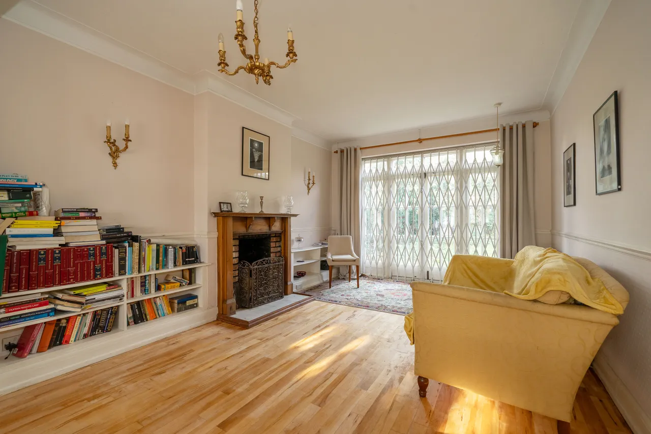 Burlington Lane, London, W4, photo 2