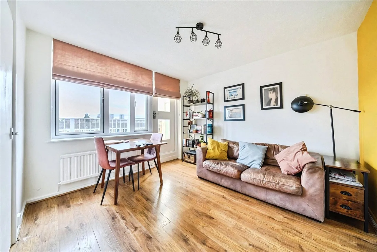 1 bed flat for sale, Amina Way, London, SE16
