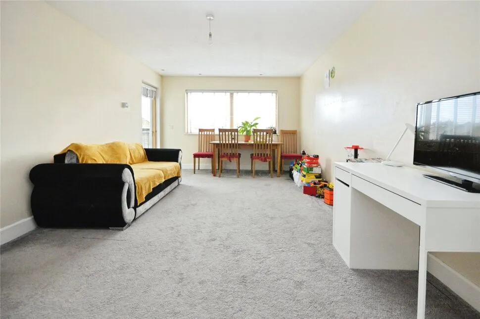 Bell Road, Hounslow, TW3, photo 2