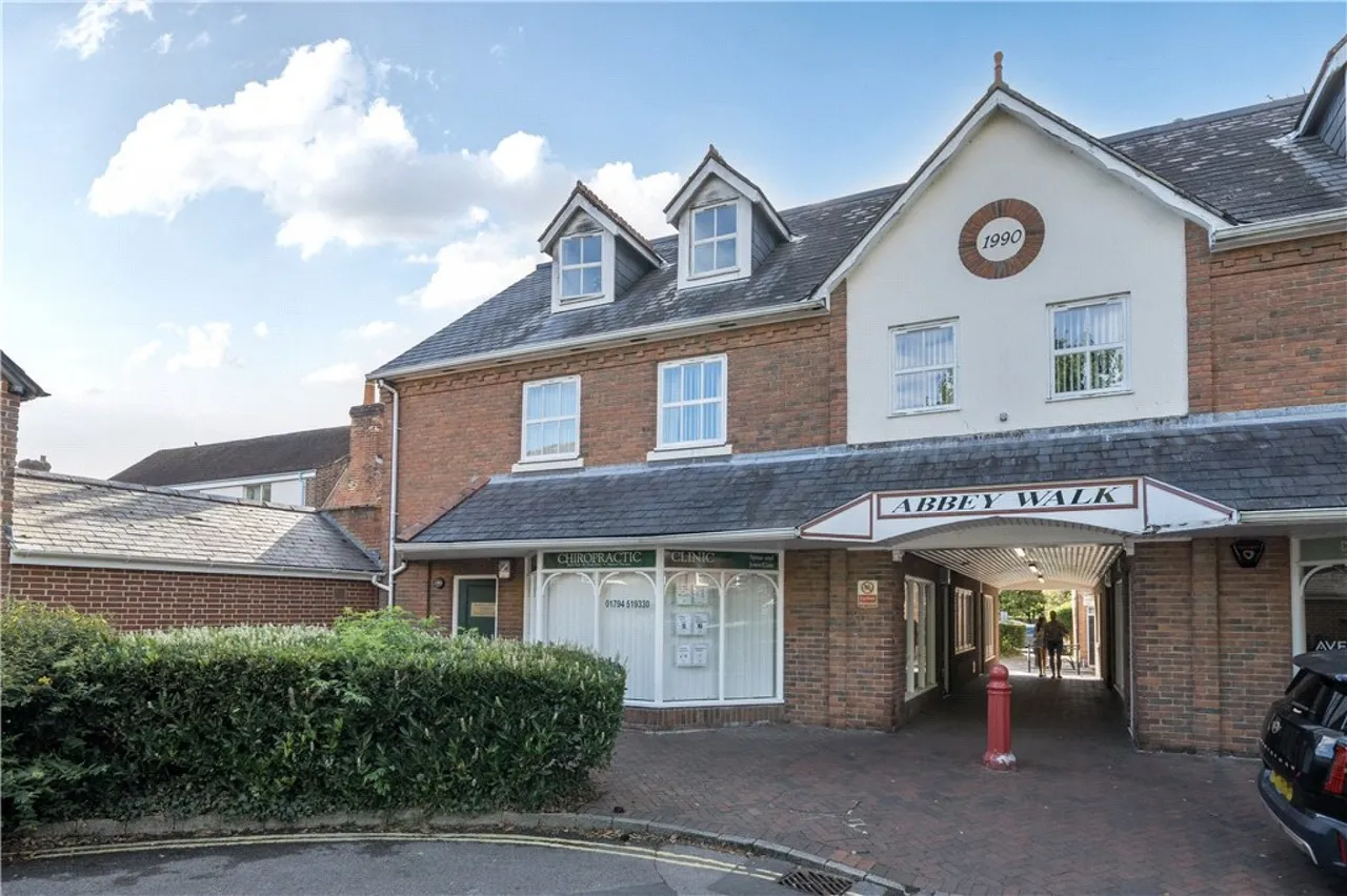 2 bed property for sale, Church Street, Romsey, SO51