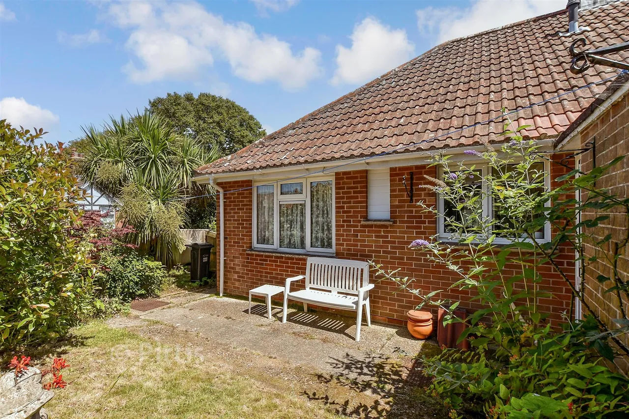 Amos Hill, Totland Bay, PO39, photo 8