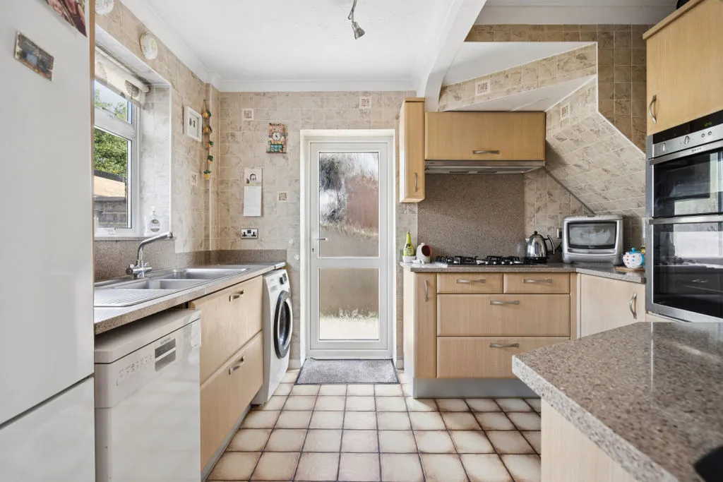 Broom Hill, Cookham, SL6, photo 2