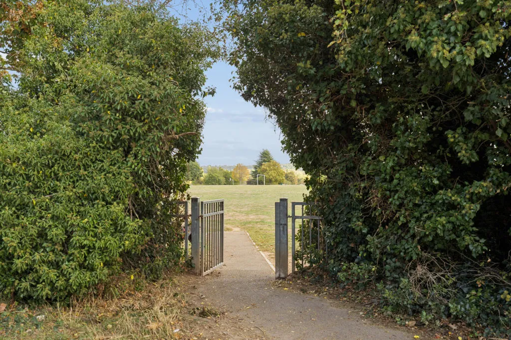 Broom Hill, Cookham, SL6, photo 4