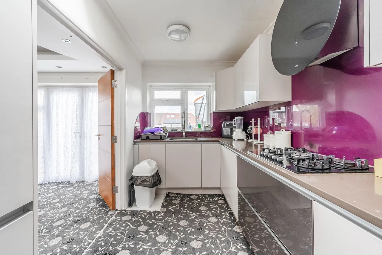 London, NW9, photo 12