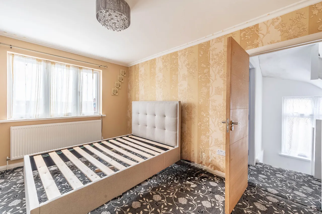 London, NW9, photo 9