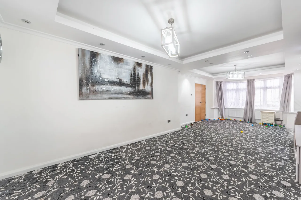 4 bed house for sale, London, NW9