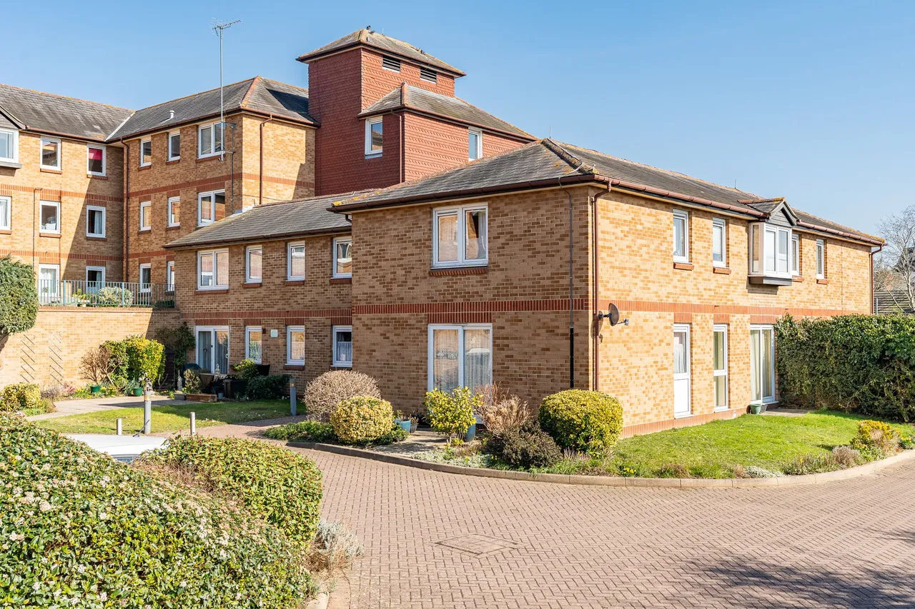 2 bed property for sale — Hartfield Court, Collett Road, Ware, SG12 7LT