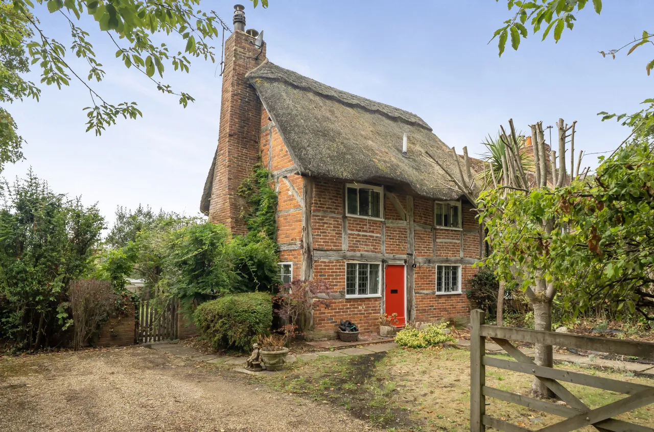 Bunglers Hill Road, Farley Hill, Reading, Berkshire, RG7 1TN, photo 8