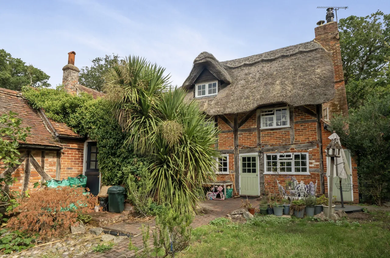 Bunglers Hill Road, Farley Hill, Reading, Berkshire, RG7 1TN, photo 2