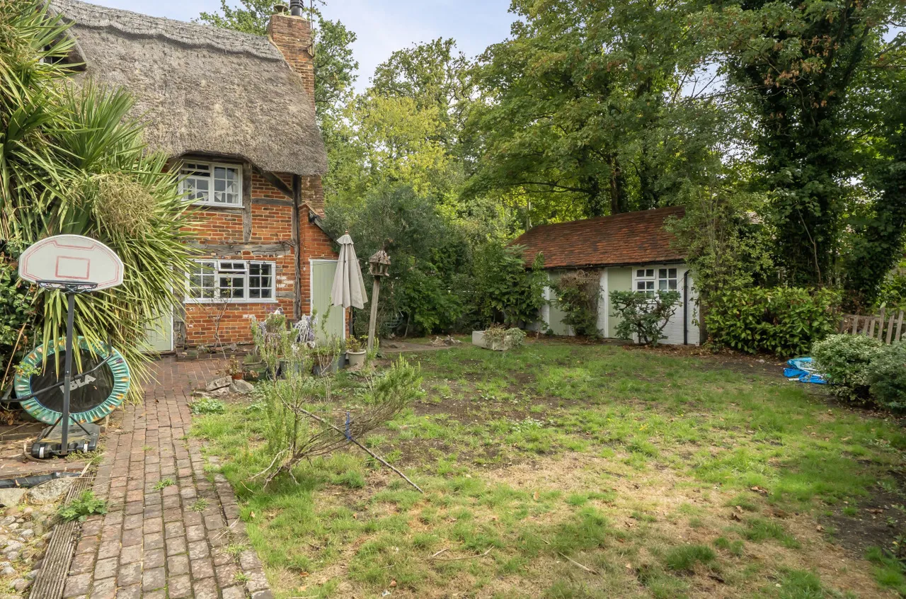 Bunglers Hill Road, Farley Hill, Reading, Berkshire, RG7 1TN, photo 9