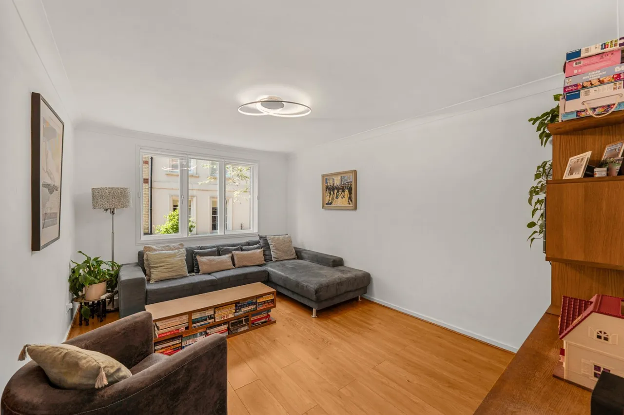 3 bed flat to rent, Neal Street, london, WC2H