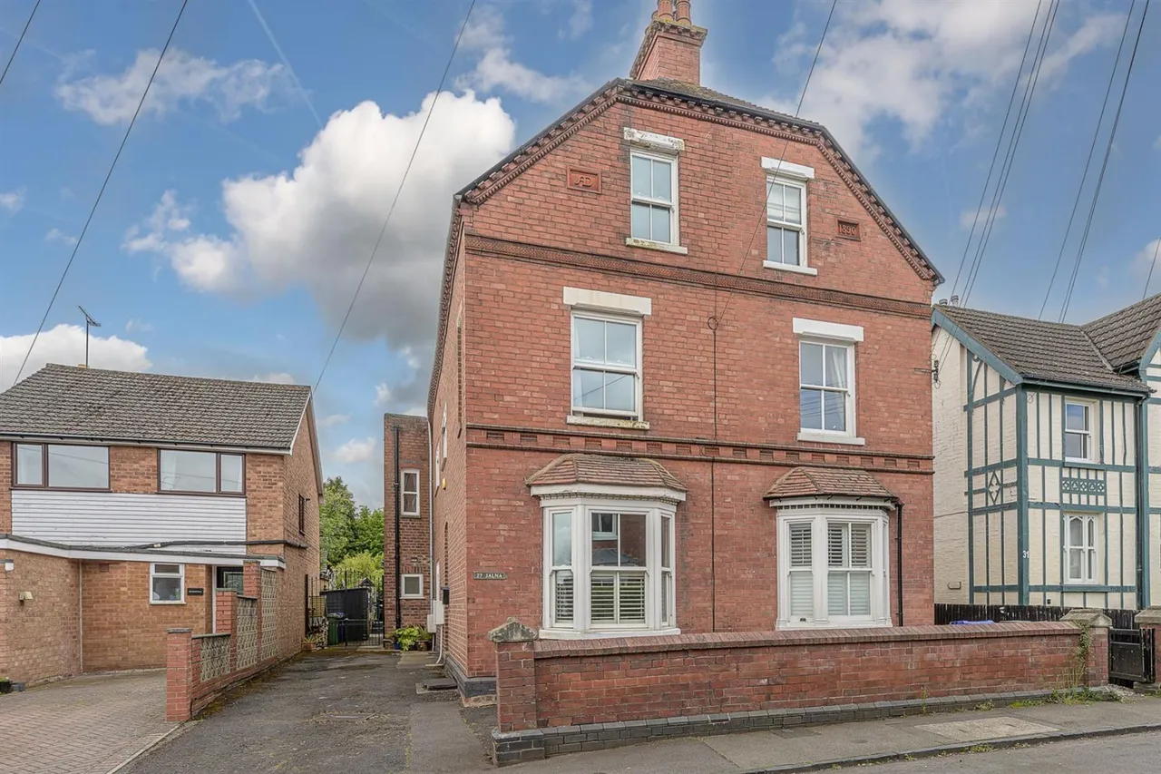 4 bed house for sale — Jalna, Wood Street, Wollaston, Stourbridge DY8 4NN