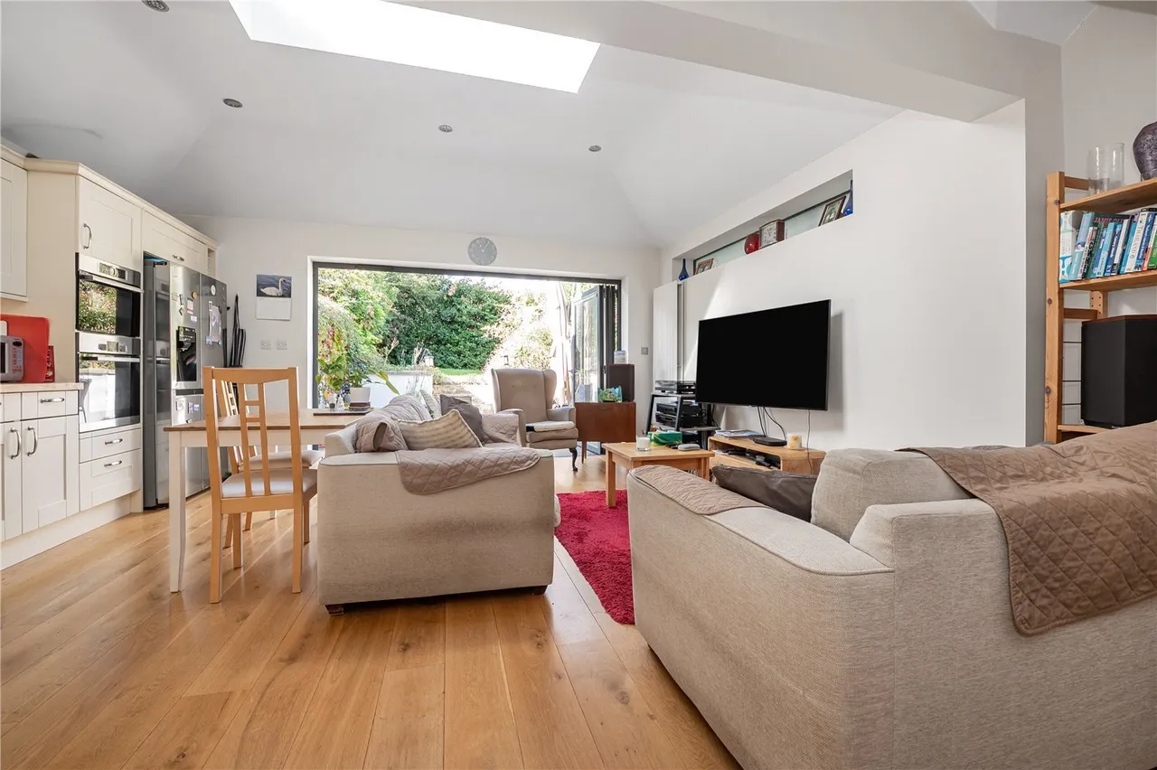 Rydal Gardens, Whitton, TW3, photo 2