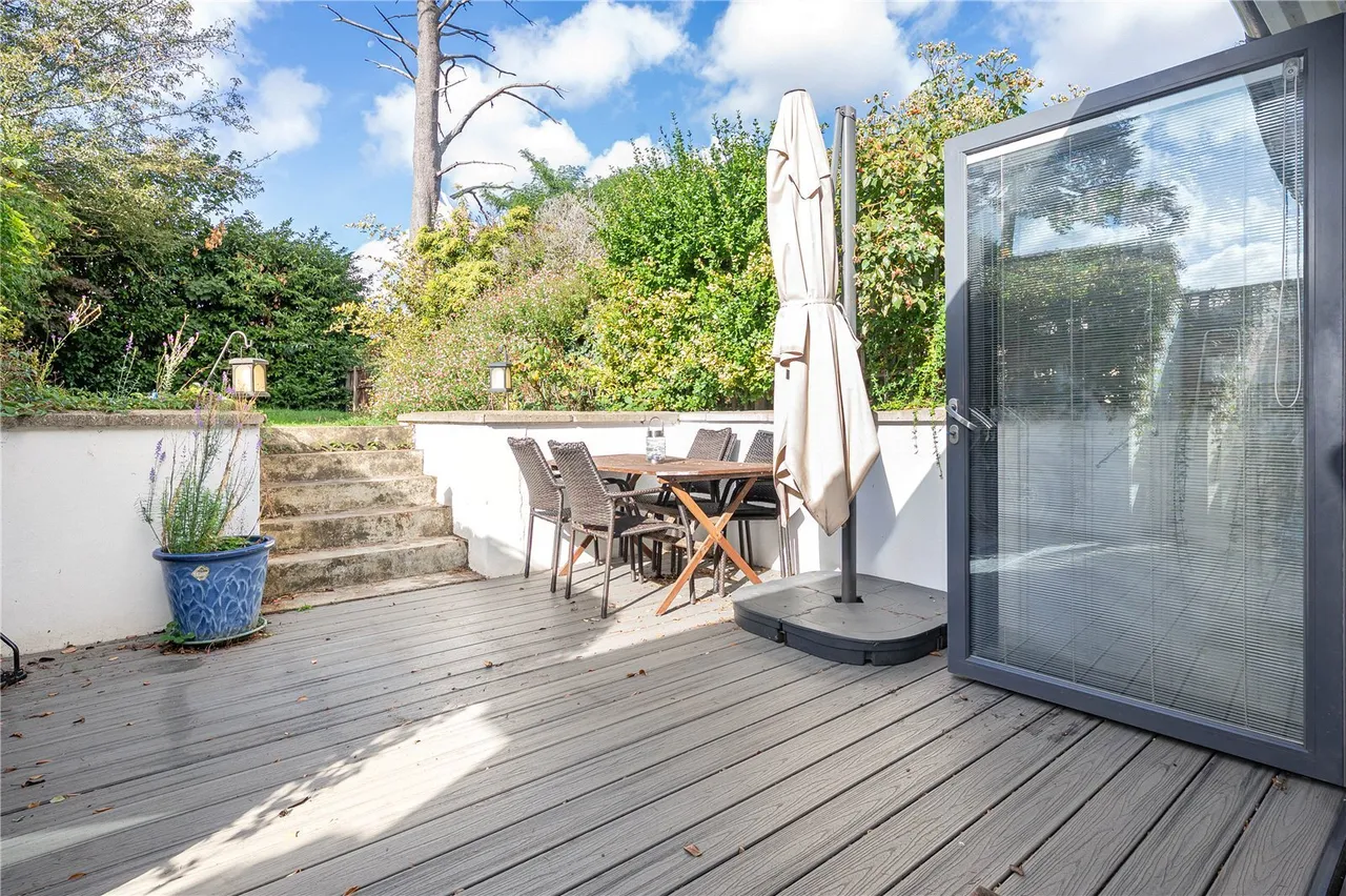 Rydal Gardens, Whitton, TW3, photo 13