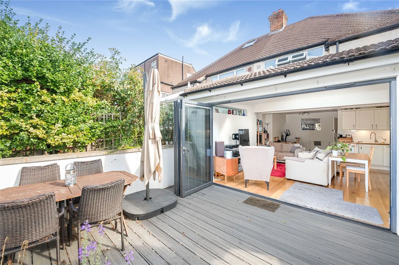 Rydal Gardens, Whitton, TW3, photo 12