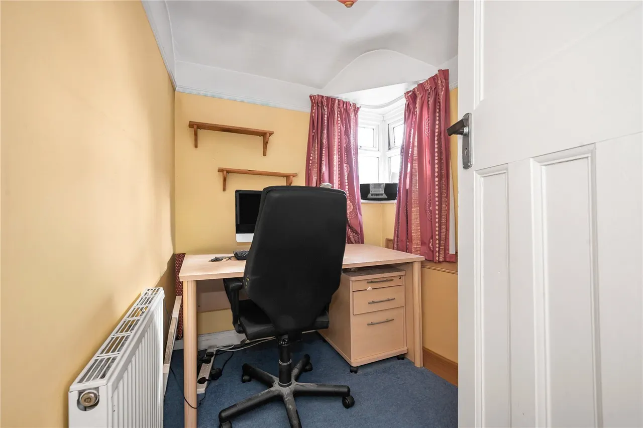 Rydal Gardens, Whitton, TW3, photo 9