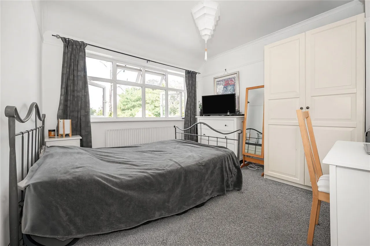 Rydal Gardens, Whitton, TW3, photo 8
