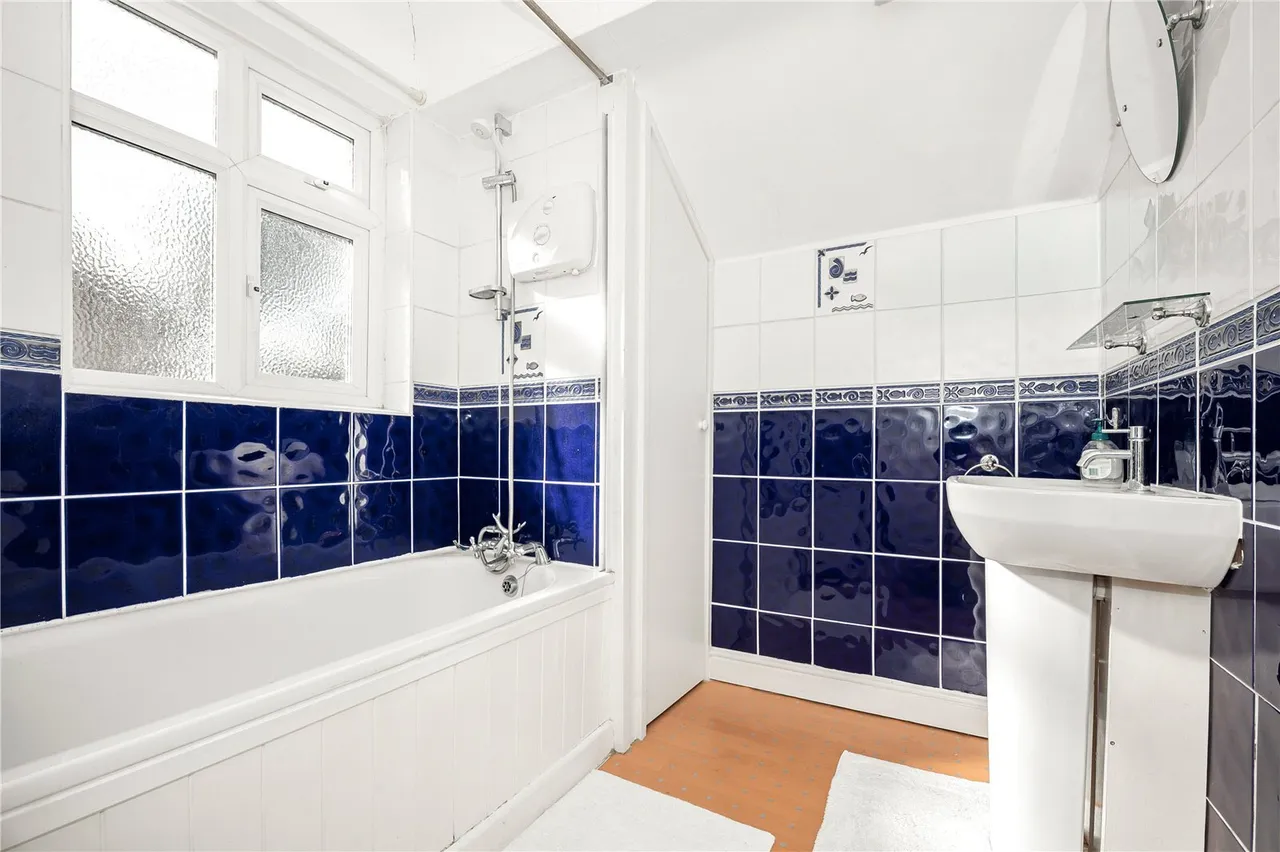 Rydal Gardens, Whitton, TW3, photo 10