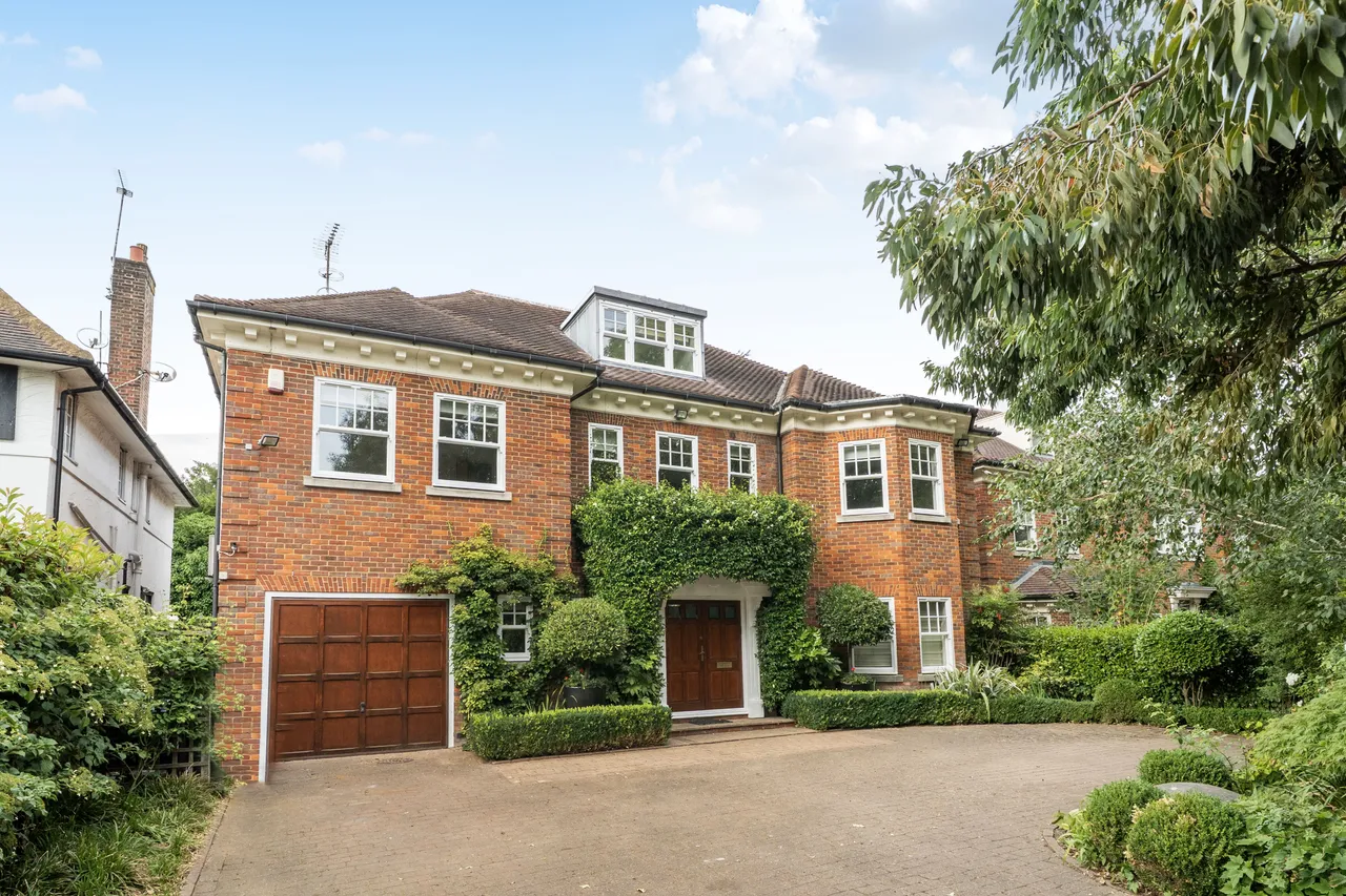 7 bed house to rent — 12 Brampton Grove, London