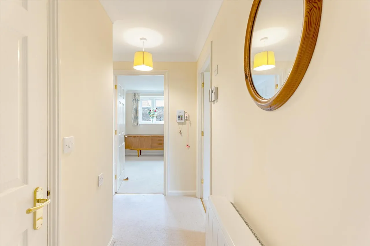 Kings Road, Horsham, West Sussex RH13 5AE, photo 6
