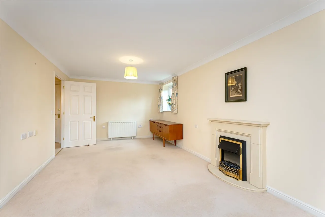 Kings Road, Horsham, West Sussex RH13 5AE, photo 10