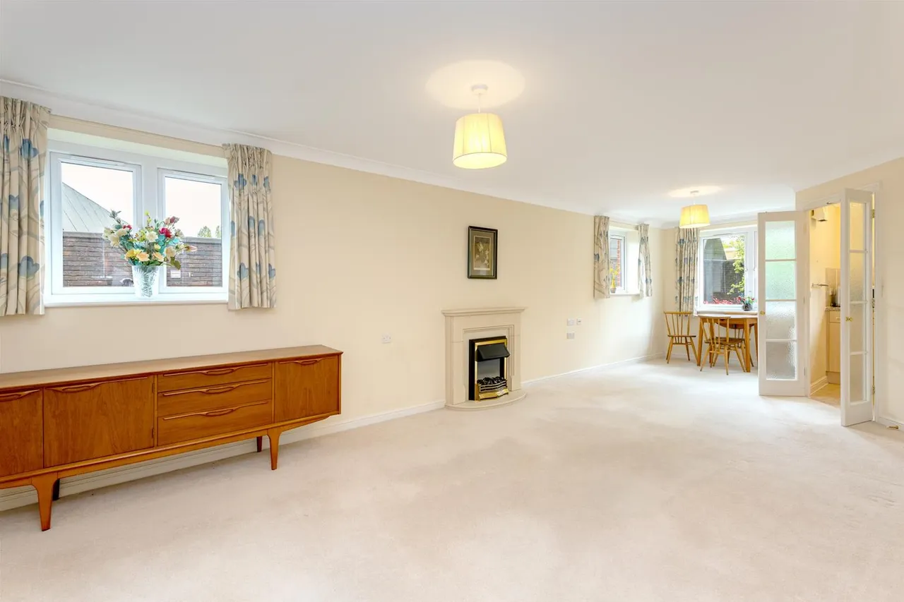 Kings Road, Horsham, West Sussex RH13 5AE, photo 9