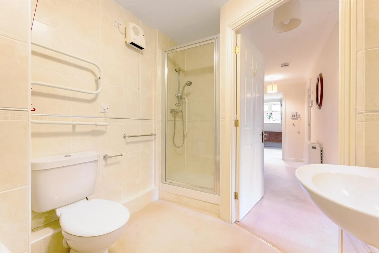 Kings Road, Horsham, West Sussex RH13 5AE, photo 12