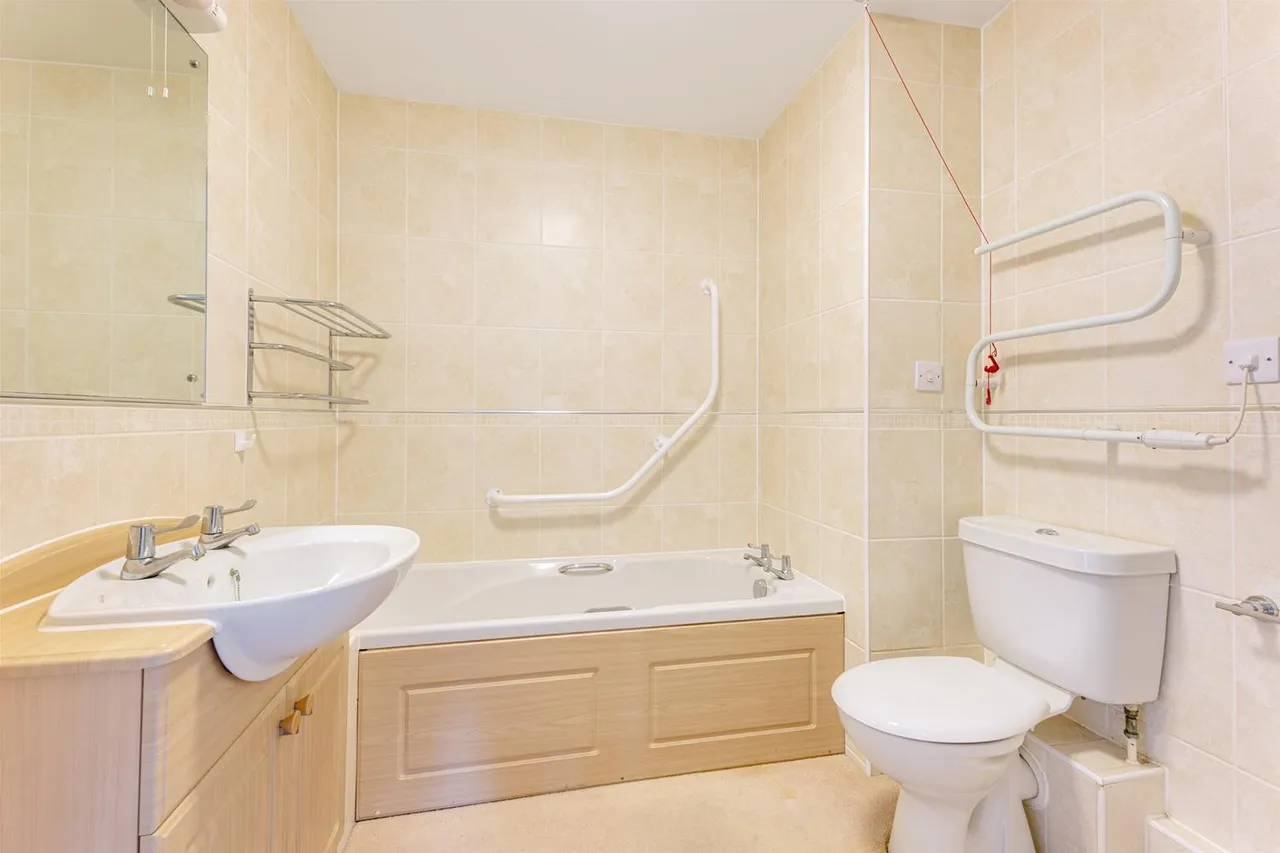 Kings Road, Horsham, West Sussex RH13 5AE, photo 11