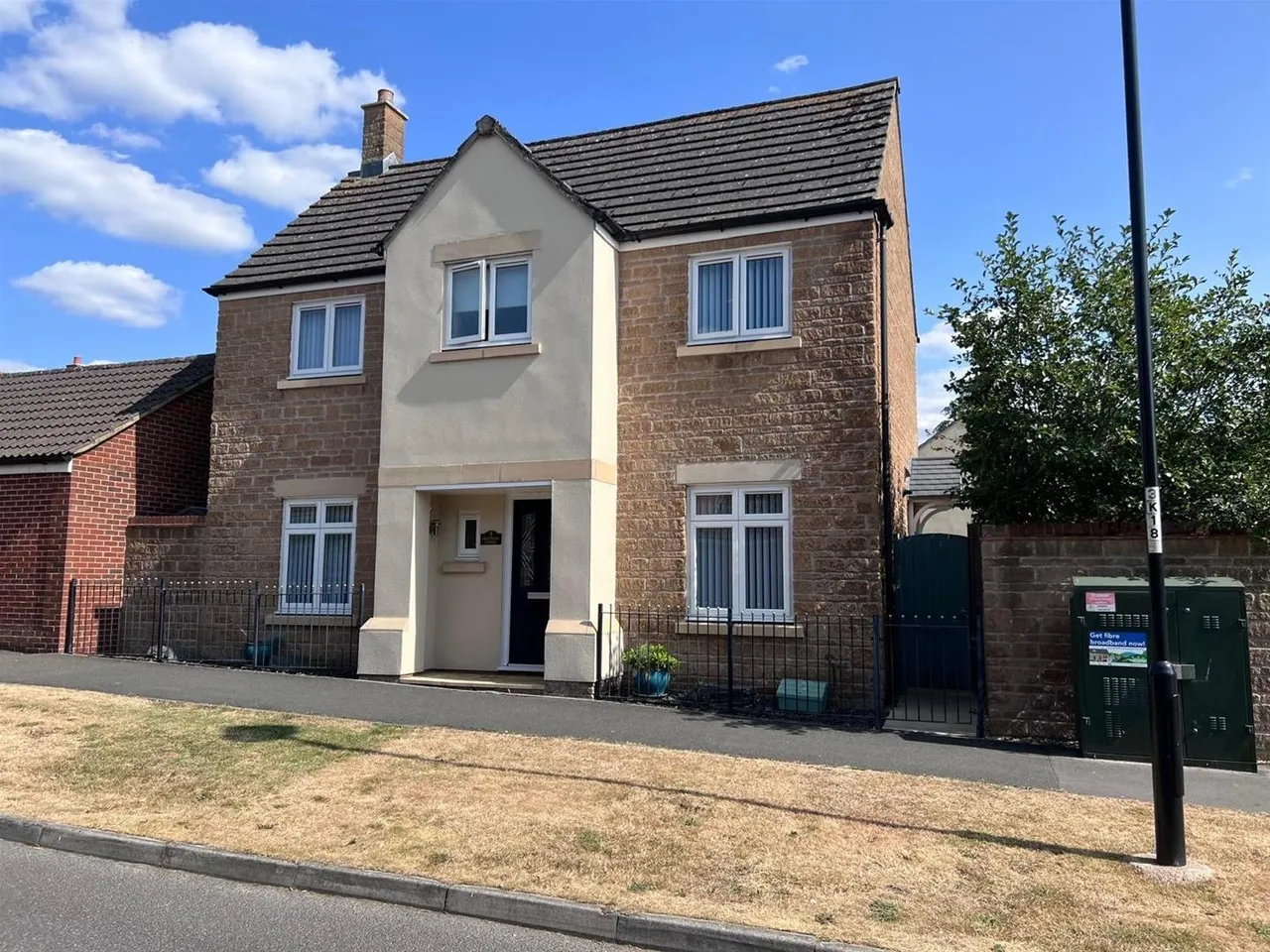Kingfisher Avenue, Gillingham SP8 4GL, photo 19