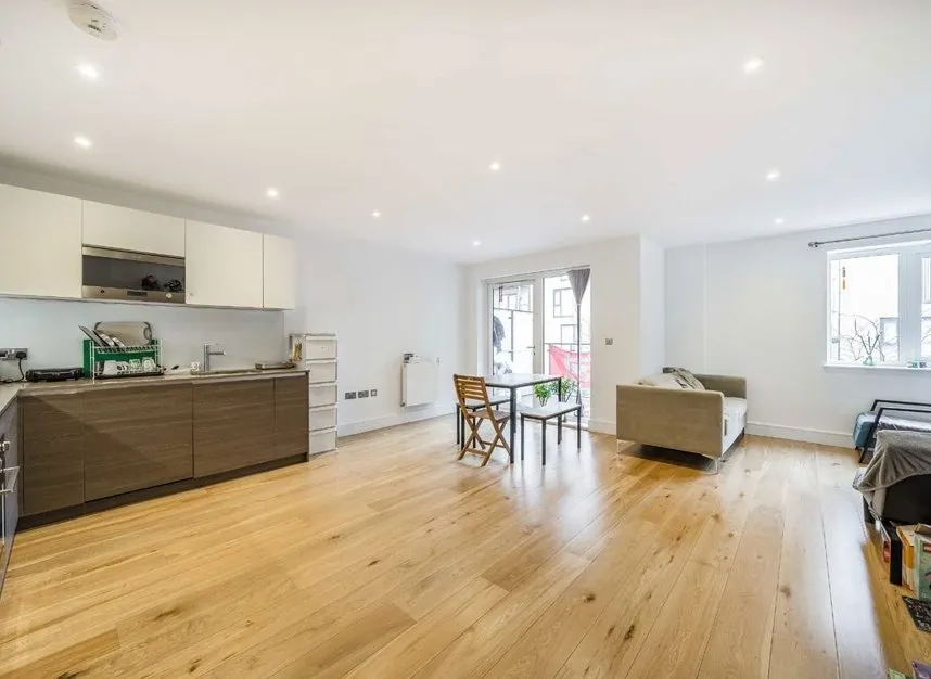 Silverworks Close, Colindale, NW9, photo 2