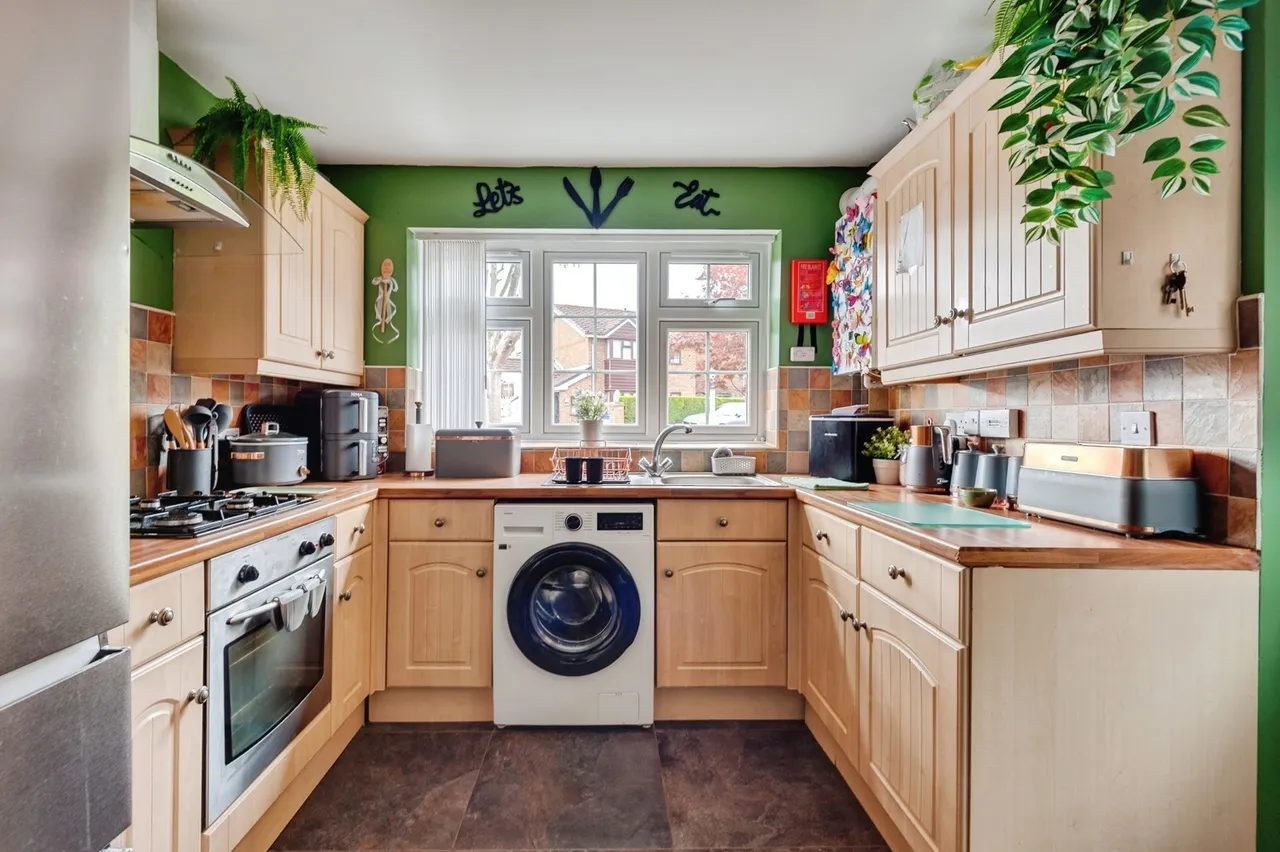 Betchworth Crescent, Beechwood, WA7, photo 6