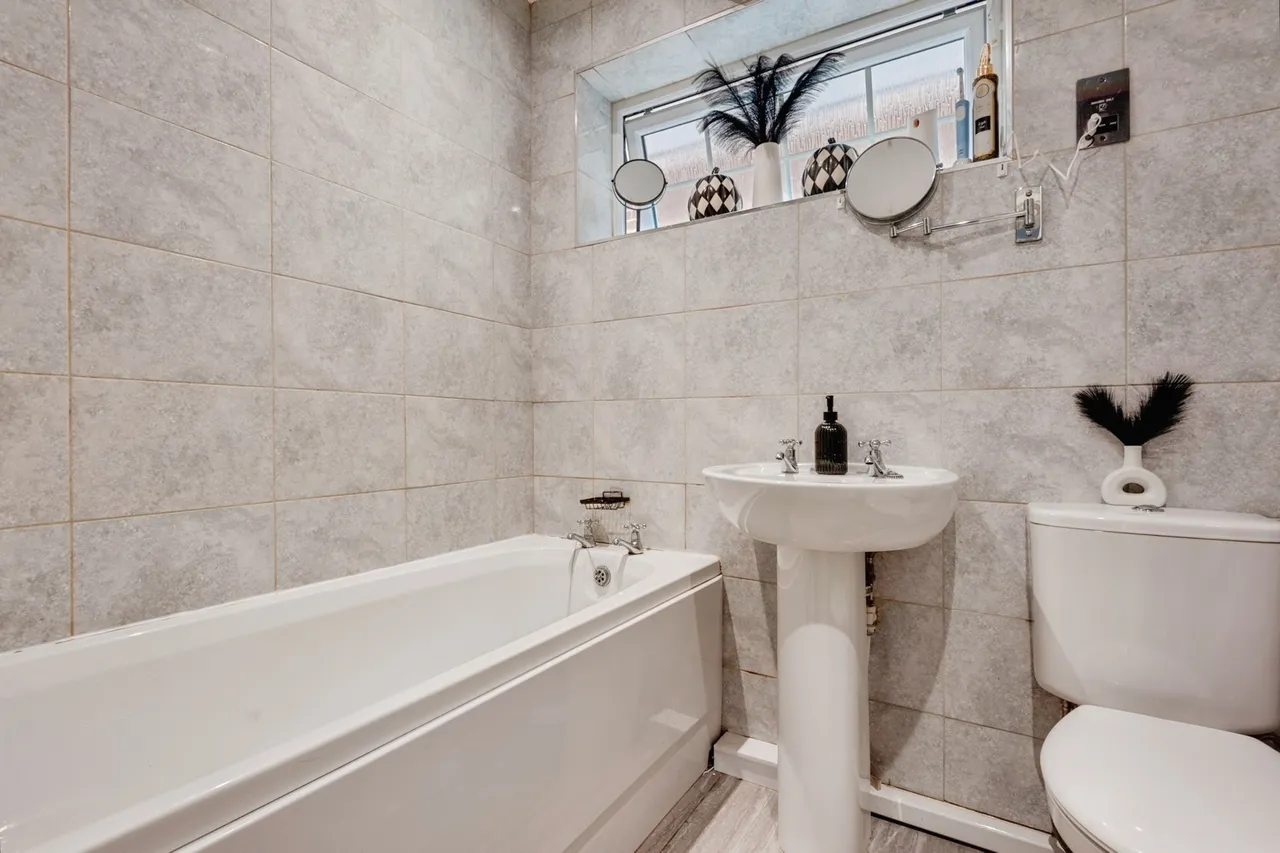 Betchworth Crescent, Beechwood, WA7, photo 13