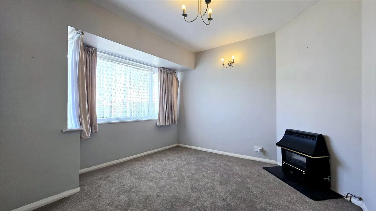 London Road, Holyhead, LL65, photo 3