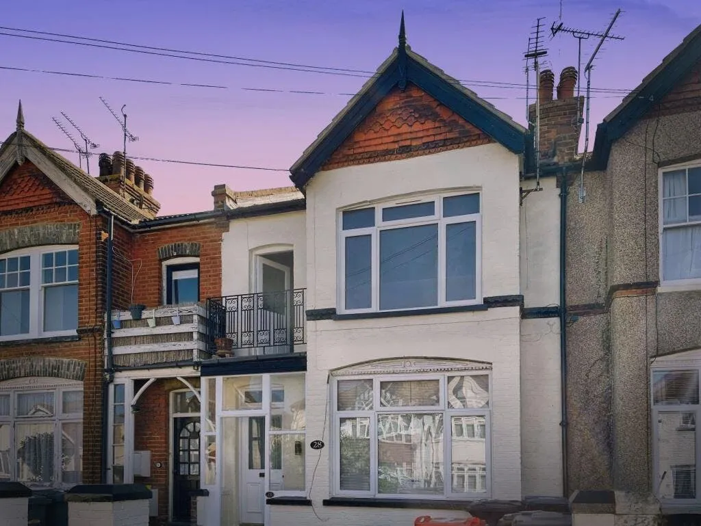 2 bed flat for sale — Douglas Road, Herne Bay, CT6