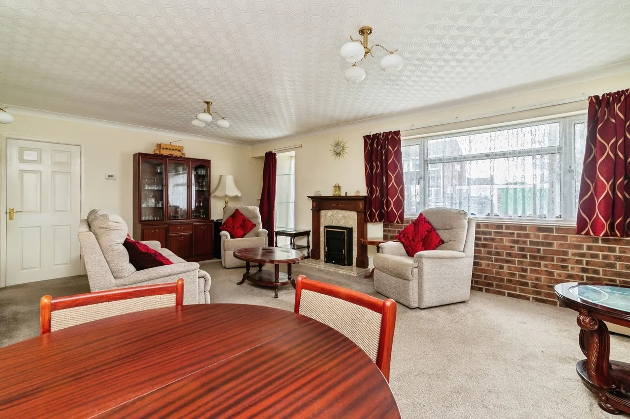 Raymond Drive, Bingham, NG13, photo 2