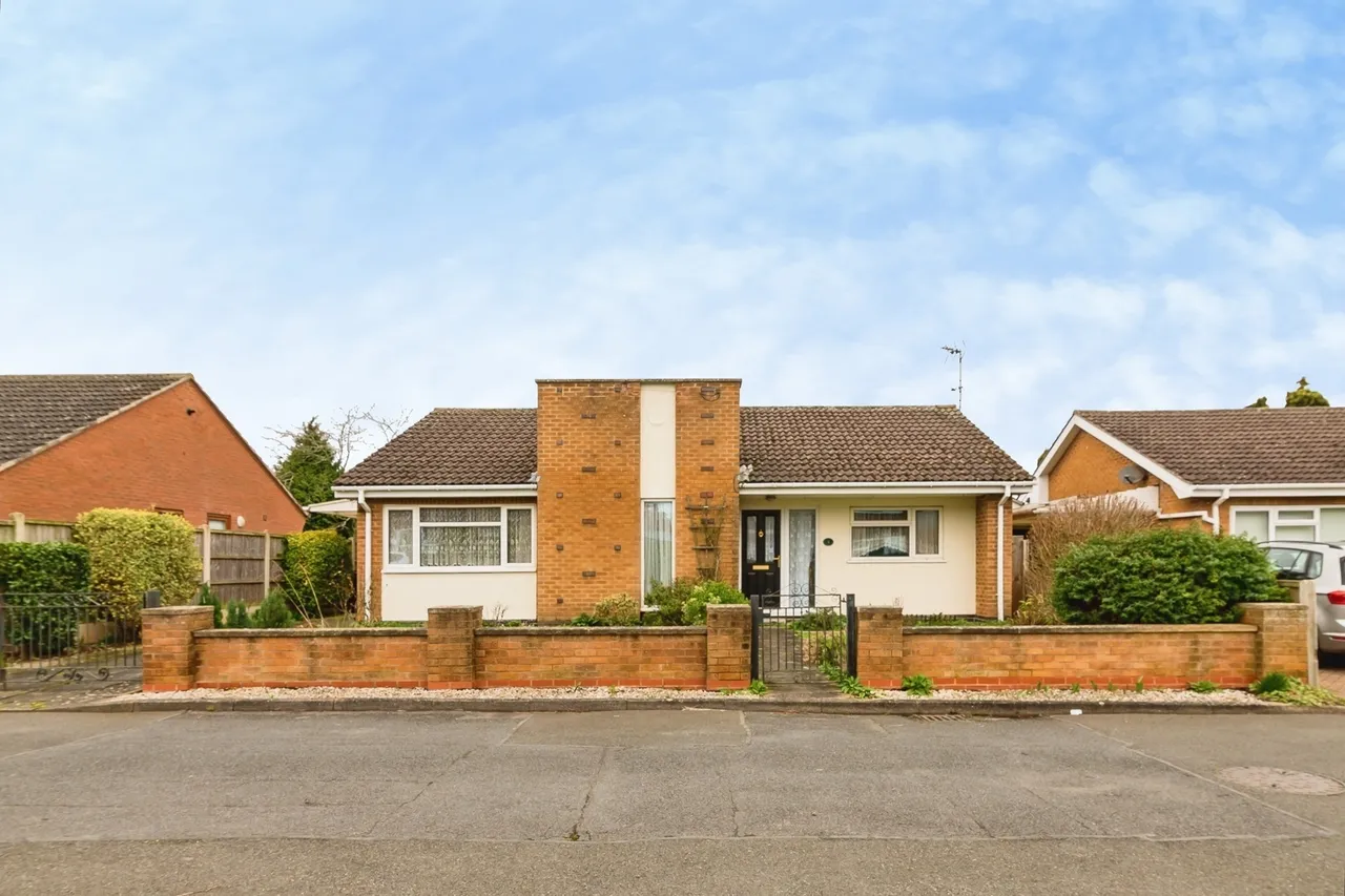 3 bed house for sale, Raymond Drive, Bingham, NG13