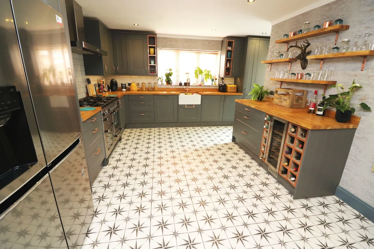 Strode Street, Surrey Egham, TW20, photo 5