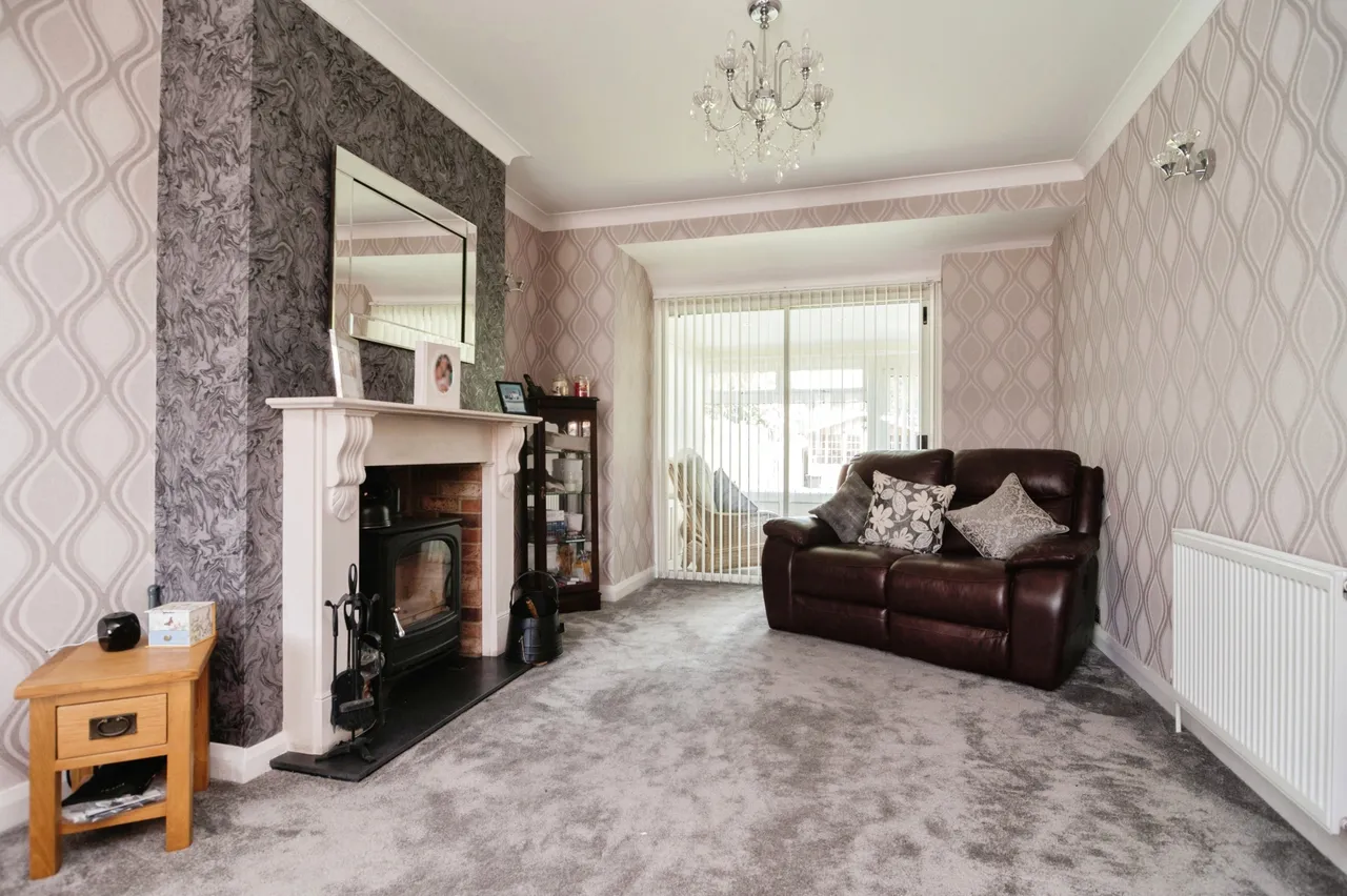2 bed house for sale — Walsingham Road, Southend-On-Sea