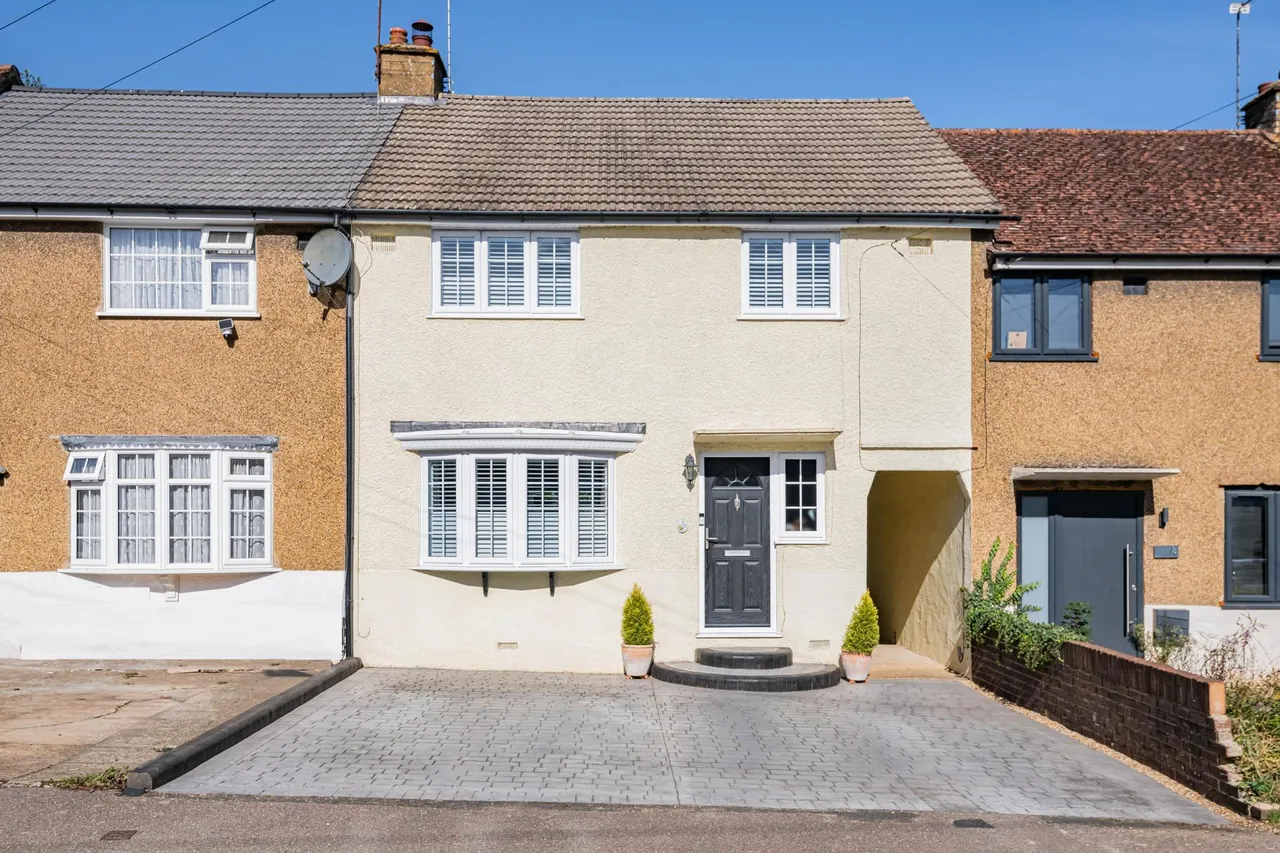 3 bed house for sale, Coombes Road, London Colney, AL2